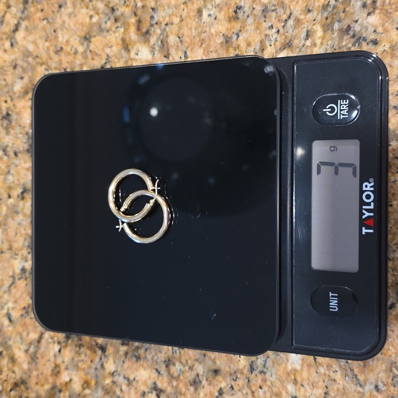 Hold! 2 Sets Of Hoop Earrings - Picture 9 of 11